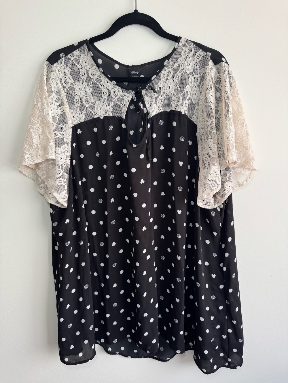 PreLoved Torrid Disney Minnie Mouse Polka Dot Lace Blouse Size 4 24/26 4X FLAW